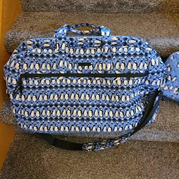 Vera Bradley Blue Penguin Lot of 3 Bags - Grand Traveler, Makeup/Toiletry and ID - Picture 3 of 14